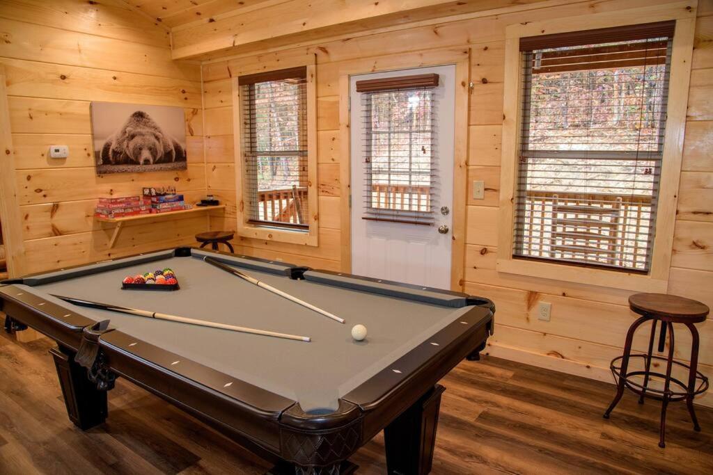 Spacious 2800 Sq Ft-Cozy Wood Cabin-New Build Pigeon Forge Exteriör bild