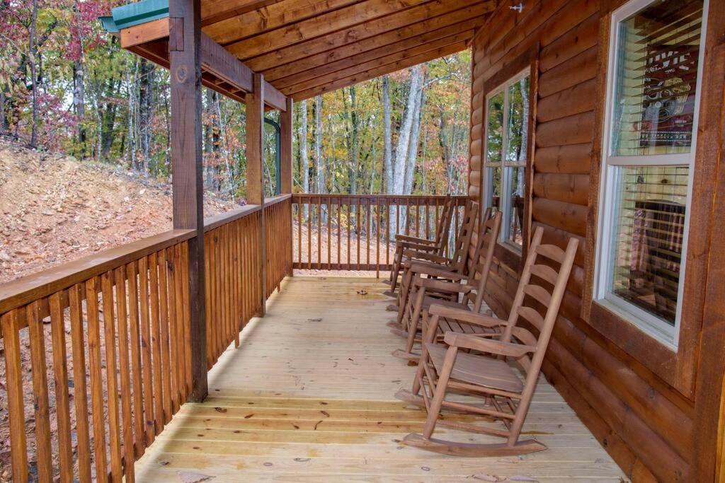 Spacious 2800 Sq Ft-Cozy Wood Cabin-New Build Pigeon Forge Exteriör bild