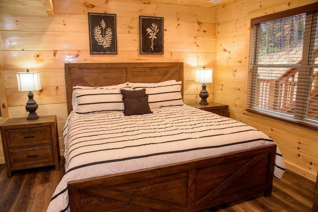 Spacious 2800 Sq Ft-Cozy Wood Cabin-New Build Pigeon Forge Exteriör bild
