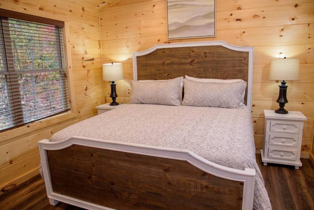 Spacious 2800 Sq Ft-Cozy Wood Cabin-New Build Pigeon Forge Exteriör bild