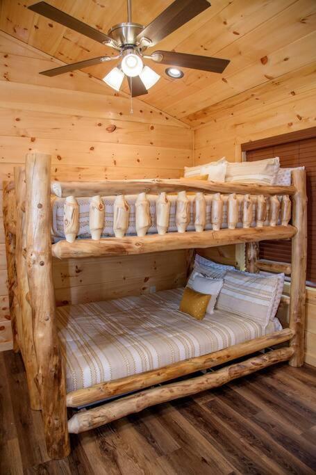 Spacious 2800 Sq Ft-Cozy Wood Cabin-New Build Pigeon Forge Exteriör bild