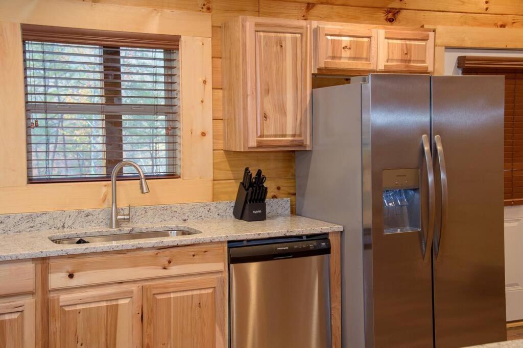 Spacious 2800 Sq Ft-Cozy Wood Cabin-New Build Pigeon Forge Exteriör bild