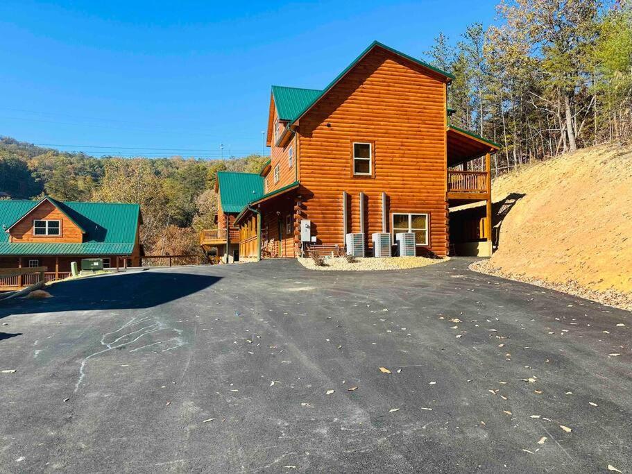 Spacious 2800 Sq Ft-Cozy Wood Cabin-New Build Pigeon Forge Exteriör bild