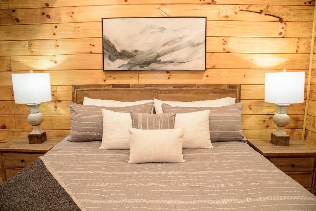 Spacious 2800 Sq Ft-Cozy Wood Cabin-New Build Pigeon Forge Exteriör bild